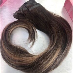 Brand new 20” Glam Seamless clip In Extensions